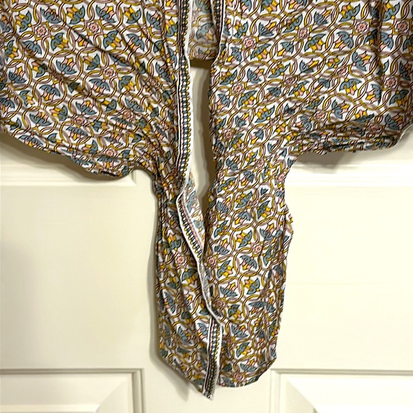 Max Studio Short Sleeved Front Tie Vneck Top NWT size Small - Picture 5 of 8